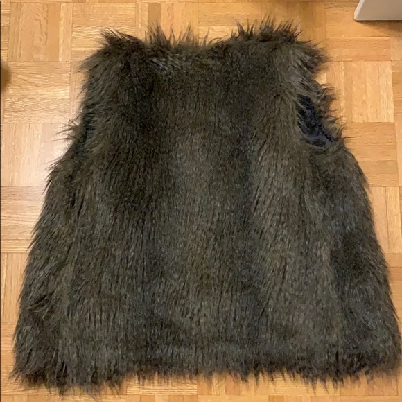 ❗️2/$30❗️Buffalo David Bitten Faux Fur Vest - Picture 2 of 3